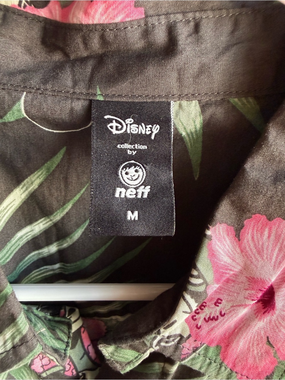 NWT Disney Neff Men’s Short Sleeve Mickey Mouse Tropical Button Down Size M - Picture 3 of 8